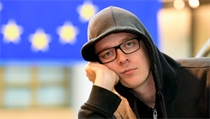 Nico Semsrott je německ&yacute; europoslanec, satirik a slam-poeta. | na serveru Lidovky.cz | aktu&aacute;ln&iacute; zpr&aacute;vy