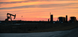US Drops Eight Oil Rigs