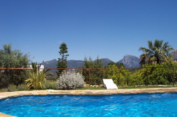 Image with missing alt attribute found on escapadarural.com