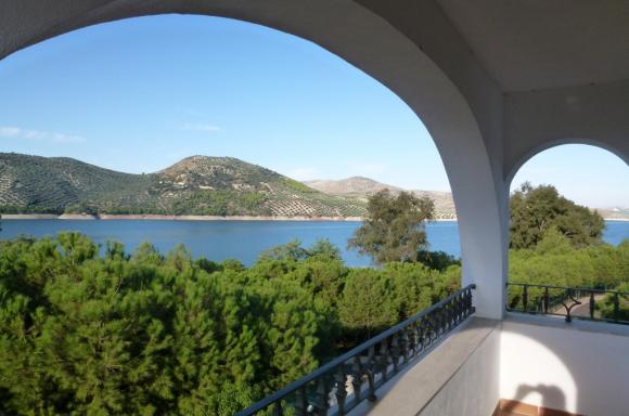 Image with missing alt attribute found on escapadarural.com