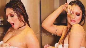 Khushi Mukherjee shower striptease nude live