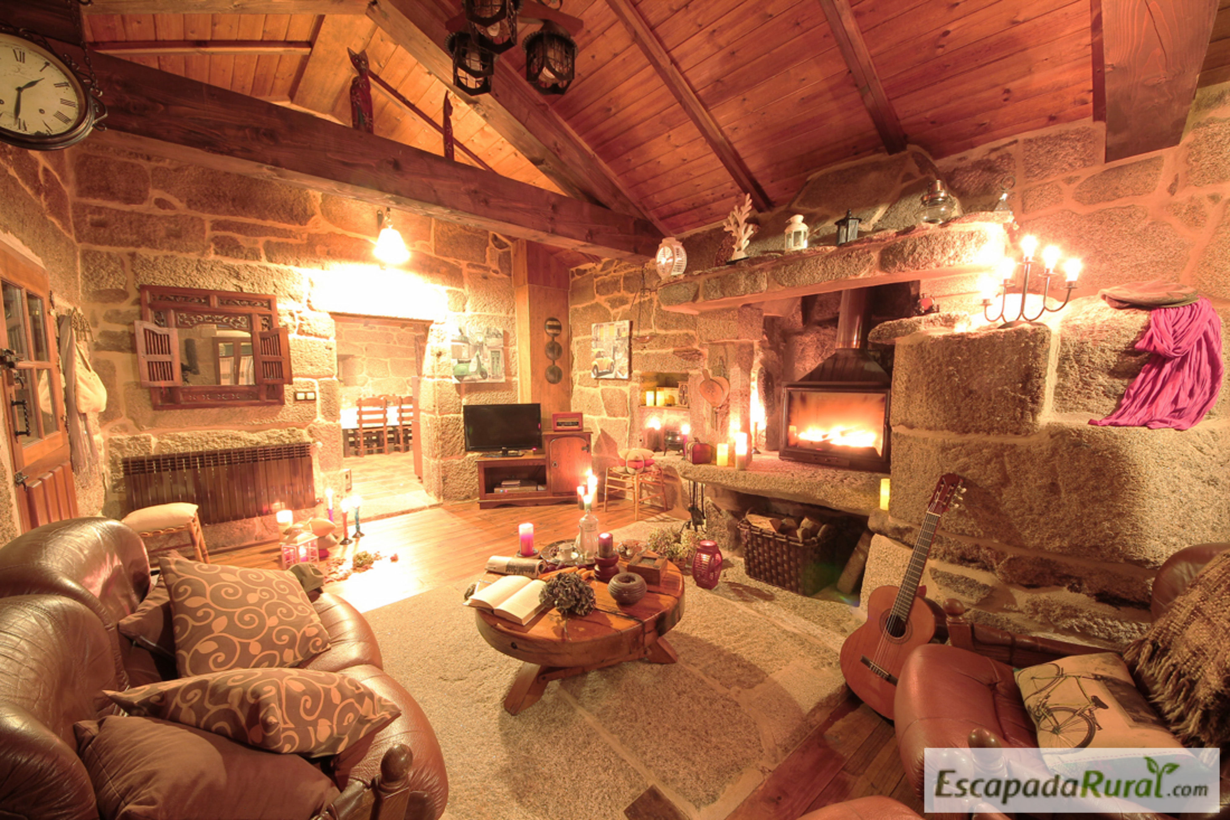 20 Chimeneas en casas rurales para embobarte con el chisporroteo