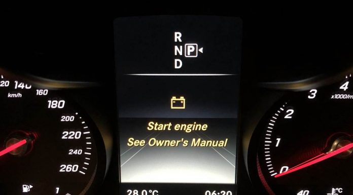 Thống b&aacute;o lỗi tr&ecirc;n xe Mercedes