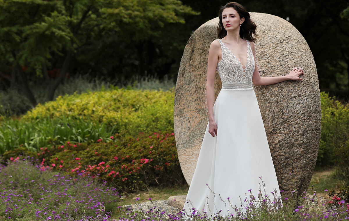 elegant romantic spring fall outdoor wedding dresses