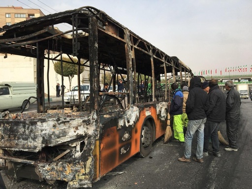 イラン大統領、社会の「不安定」容認しないと警告 抗議デモ受け