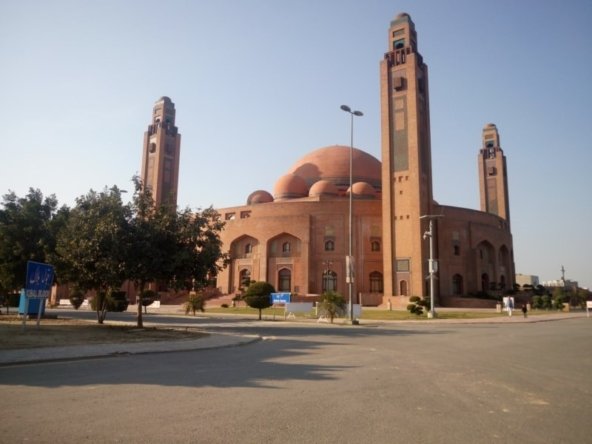 Image with missing alt attribute found on crystalpakistan.com