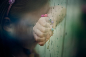 Ni&ntilde;a triste.