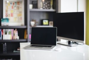 Image with missing alt attribute found on deskrush.com