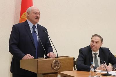 &laquo;С утра напакостят так&hellip; Потом ночь не спишь&raquo;. Лукашенко сравнил работу президента и врача