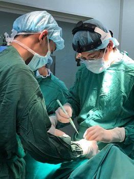 n&acirc;ng ngực nội soi đa chiều
