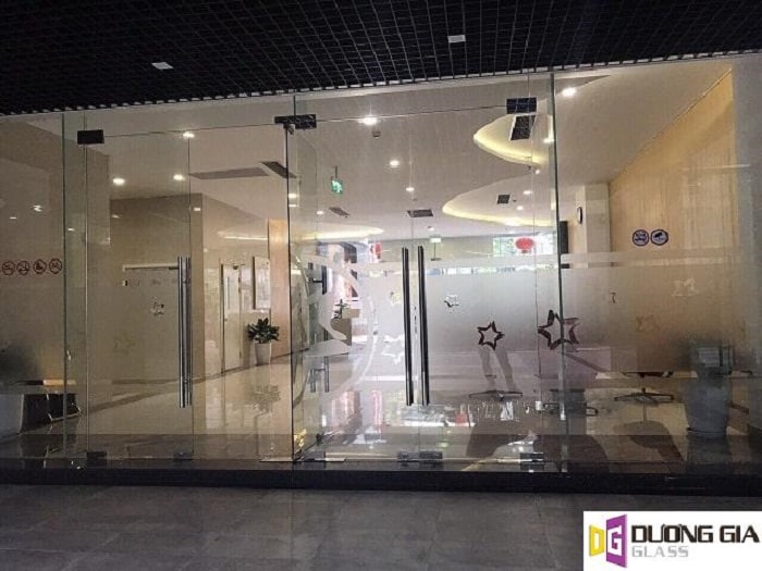 Cửa k&iacute;nh cường lực