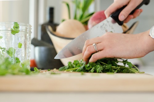 Este a&ntilde;o toca cocinar en tu casa: c&oacute;mo cocinar de forma saludable para tu familia en Navidad