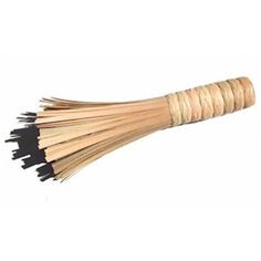 As ancient as the wok itself, a simple bamboo wok brush. The ample 11" brush allows you good leverage to brush and wash your wok or other pot.