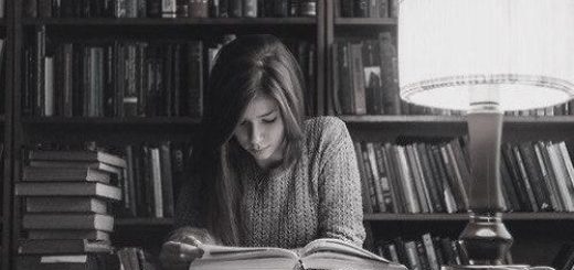 девушка с книгой