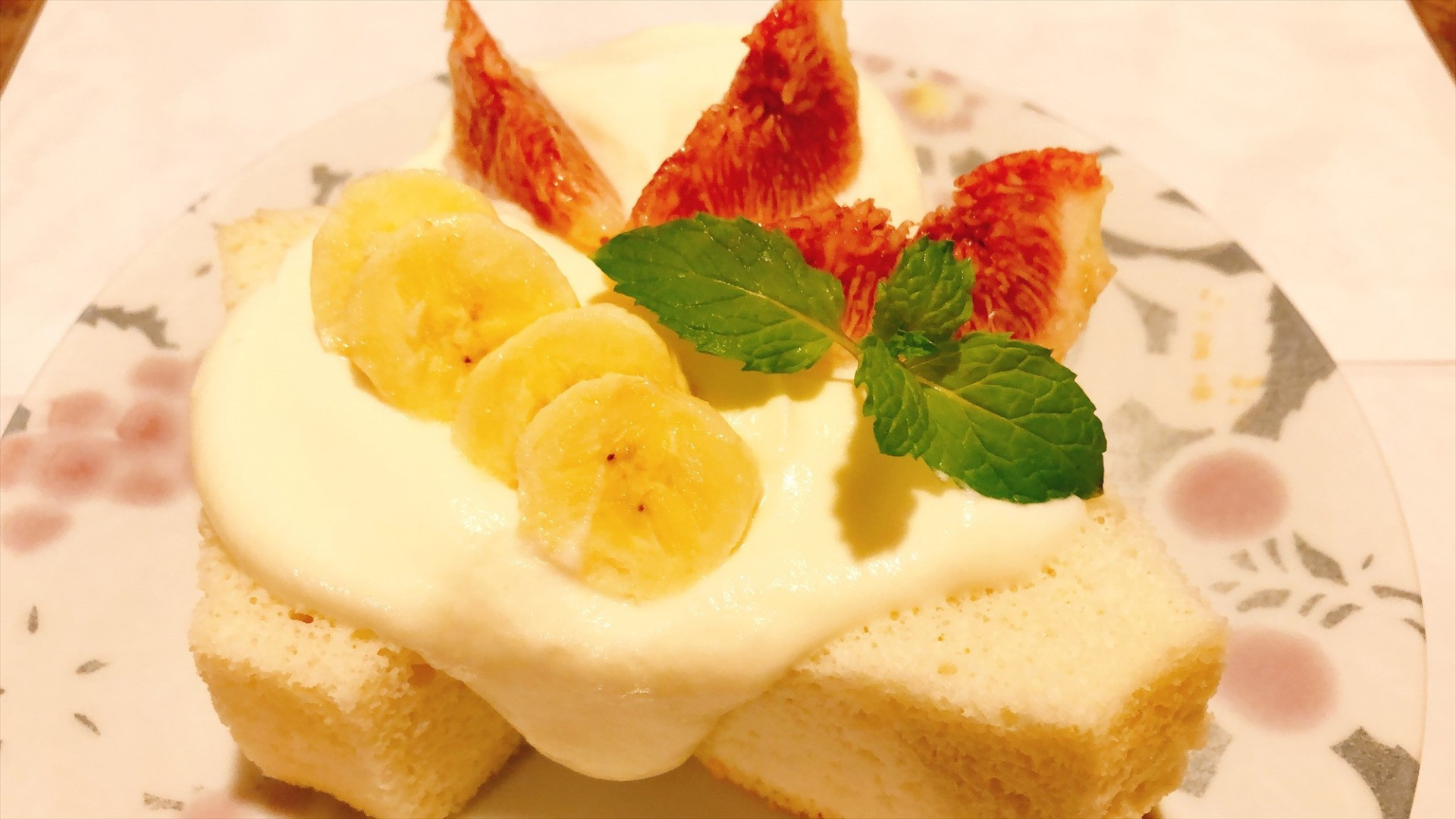 季節のおまかせフルーツのシフォンケーキ