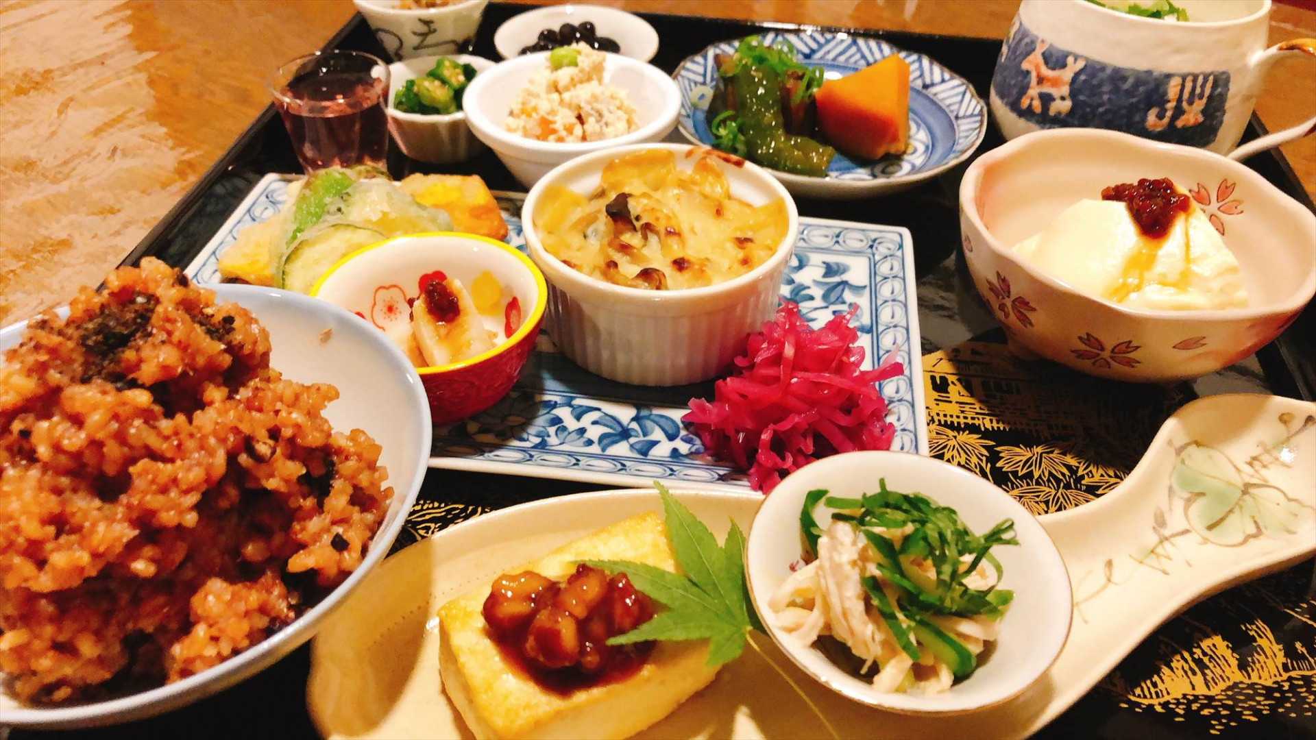 無農薬野菜を使った料理を味わえるカフェを近鉄奈良駅で営業中