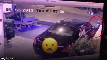 Clip: T&ecirc;n trộm bẻ gương Mercedes trong nh&aacute;y mắt
