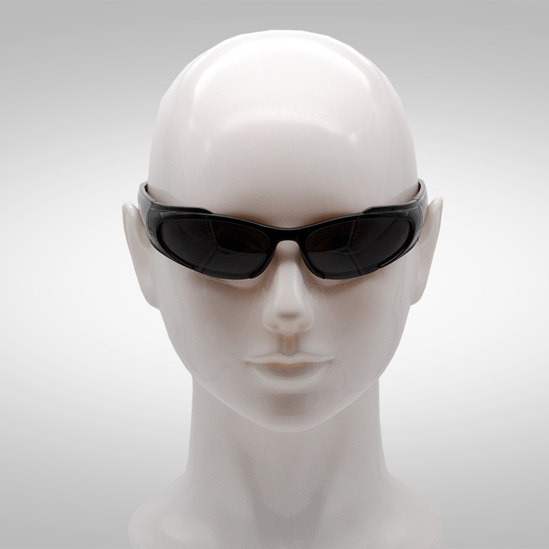 Schnelle Brille Max Speed in Schwarz auf Kopf