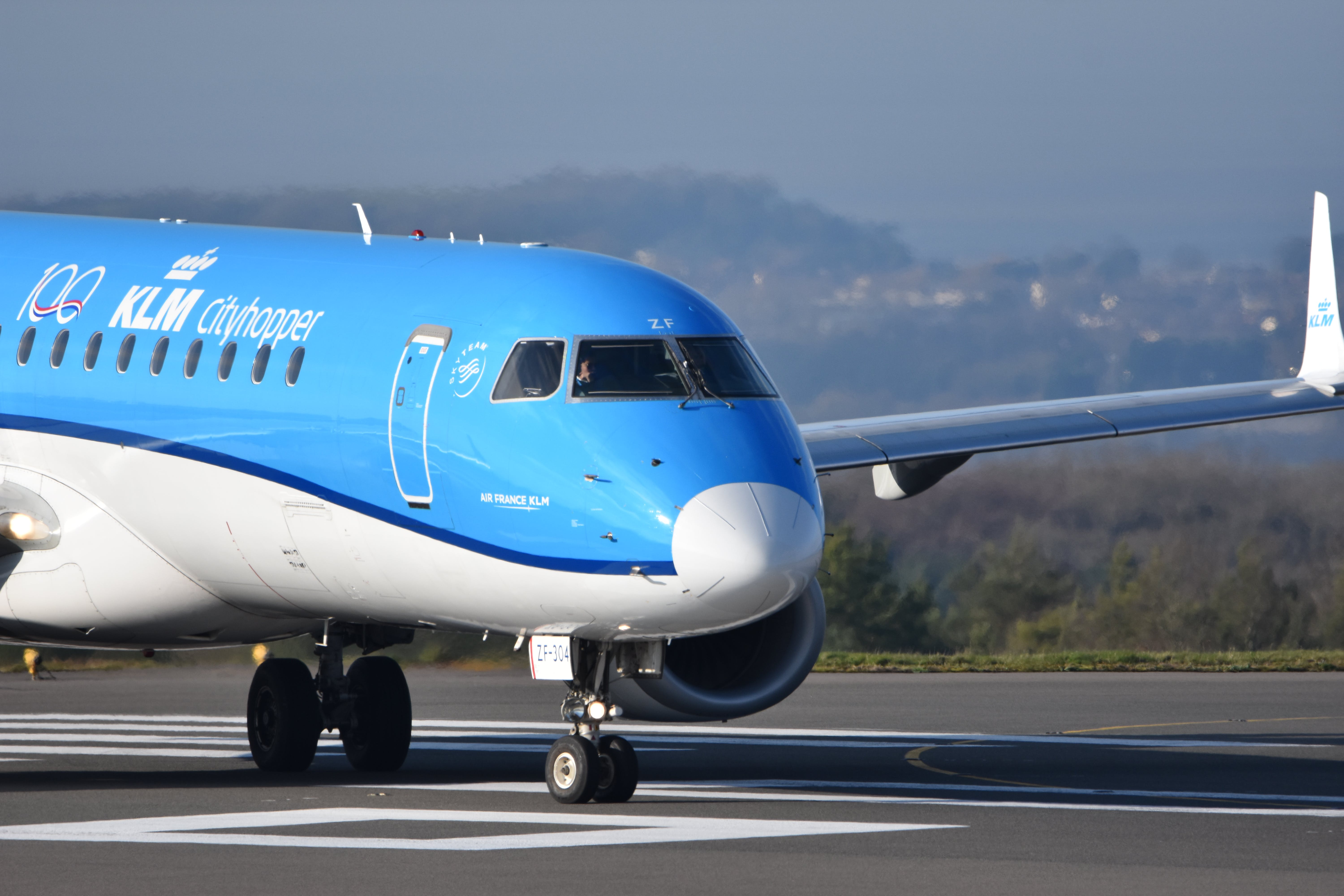 &iquest;C&oacute;mo me comunico por el n&uacute;mero de tel&eacute;fono de KLM Airlines?