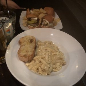 Image with missing alt attribute found on yelp.be
