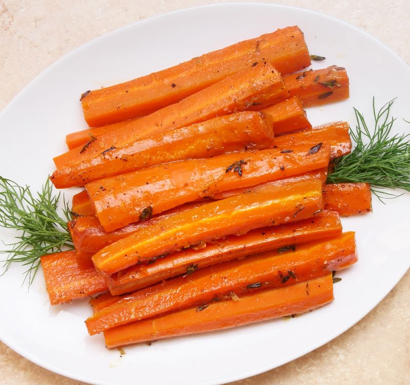 This 6-ingredient Slow Cooker Recipe Turns Carrots Into A Gourmet Treat Recipe and Video