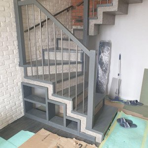 Ошивка деревом бетонной лестницы