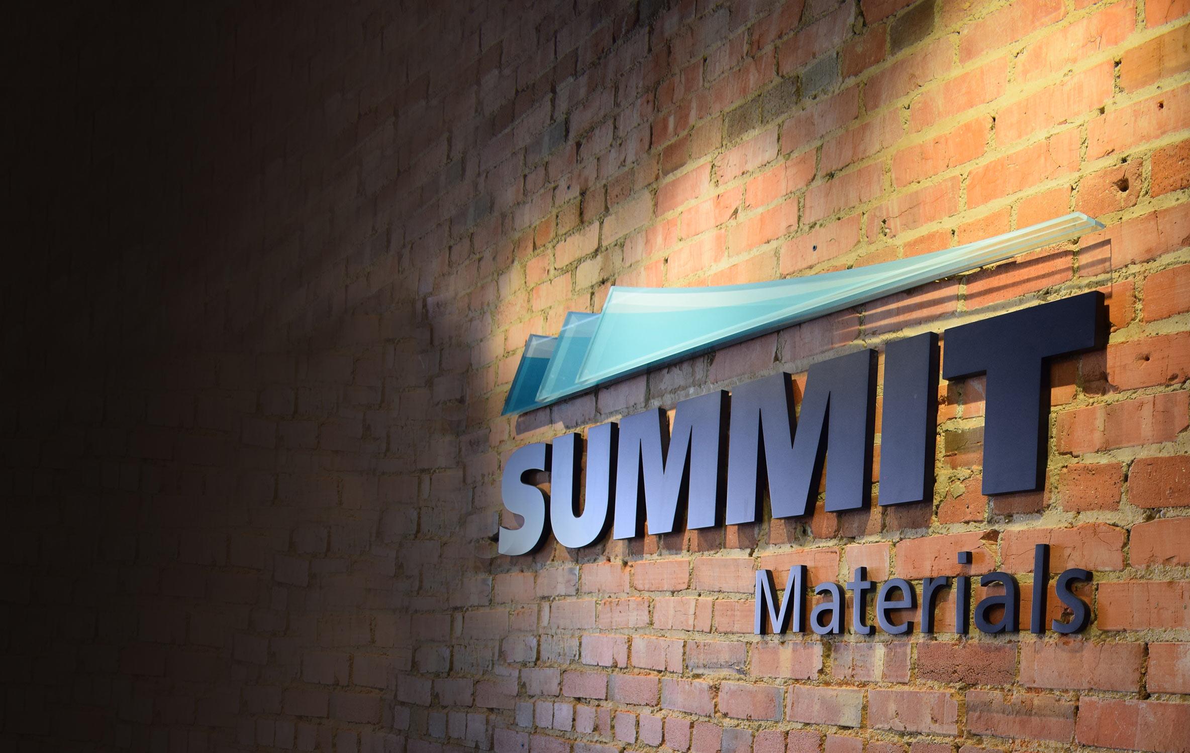 Image with missing alt attribute found on summit-materials.com