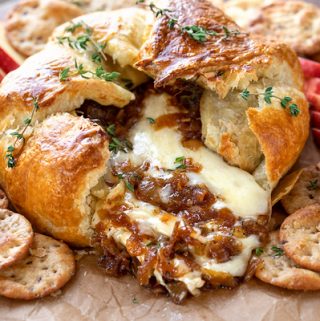 Baked Brie with Balsamic Caramelized Onions | thecozyapron.com