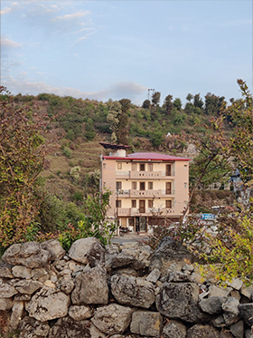Image with missing alt attribute found on thedivinehomestay.com