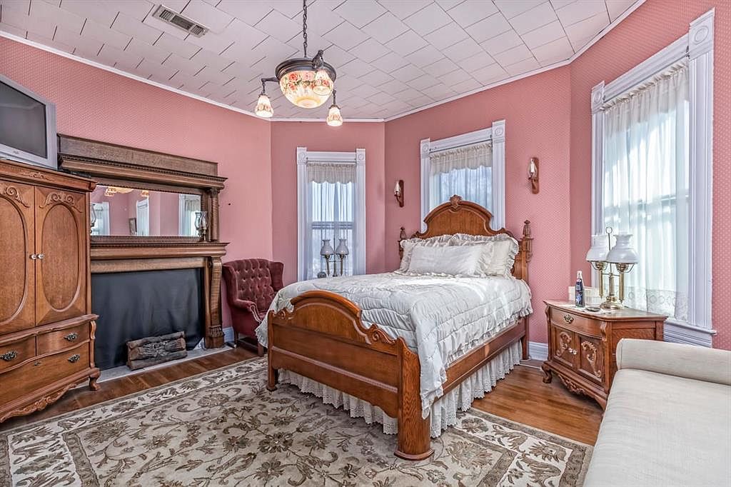Image with missing alt attribute found on theoldhouselife.com