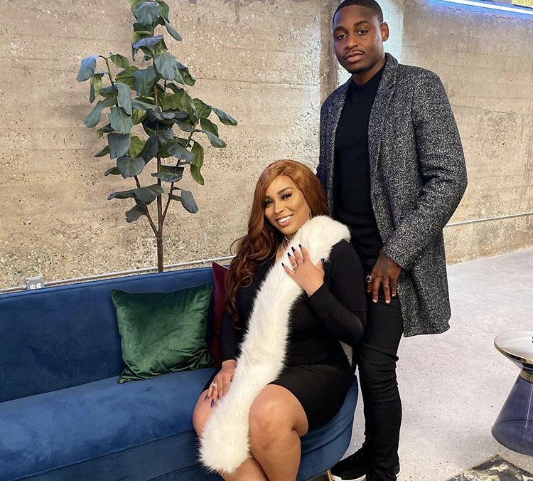 Image with missing alt attribute found on theshaderoom.com