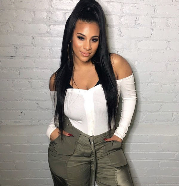 Image with missing alt attribute found on theshaderoom.com