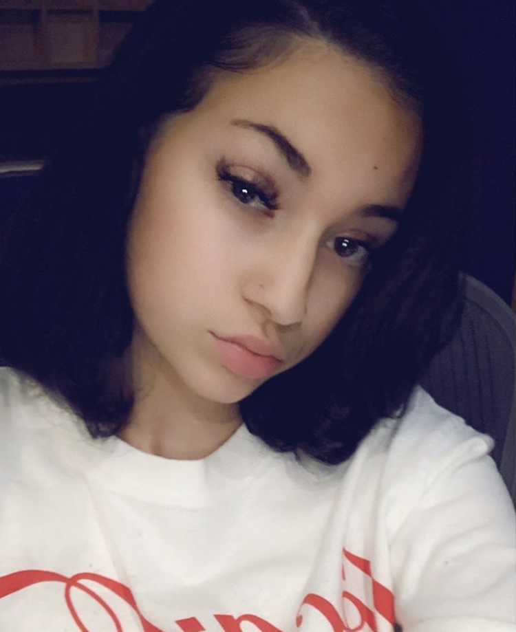 Image with missing alt attribute found on theshaderoom.com