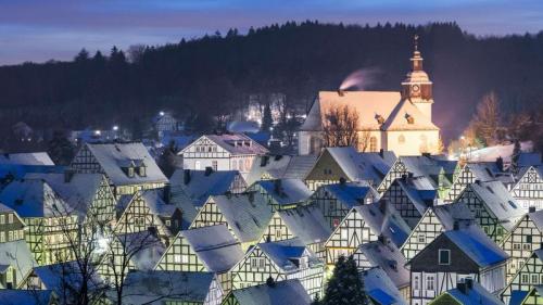 ｢フロイデンベルグ｣ドイツ, ノルトライン＝ヴェストファーレン州 (&copy; Urbanmyth/Alamy) Bing Everyday Wallpaper 2017-03-21 /tmp/UploadBetaqngWBv [Bing Everyday Wall Paper 2017-03-21] url = http://www.bing.com/az/hprichbg/rb/FreudenbergWinter_JA-JP13137327034_1920x1080.jpg  File Size (KB): 322.4 KB Last Modified: May 08 2017 15:30:54