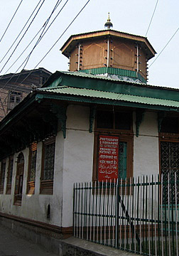 Image with missing alt attribute found on alislam.org