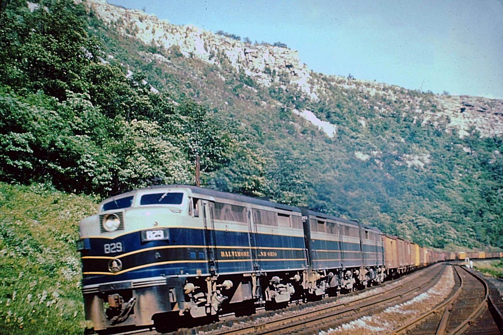 Image with missing alt attribute found on american-rails.com