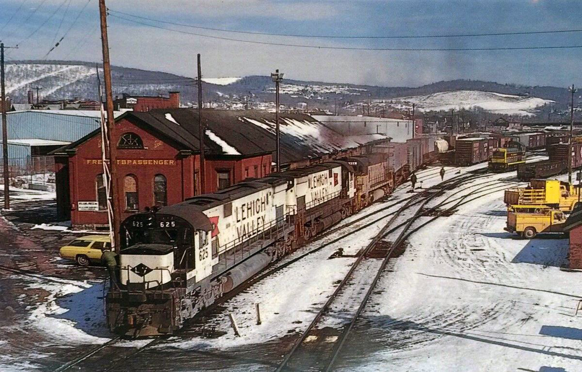 Image with missing alt attribute found on american-rails.com