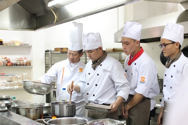 học kỹ thuật chế biến m&oacute;n ăn