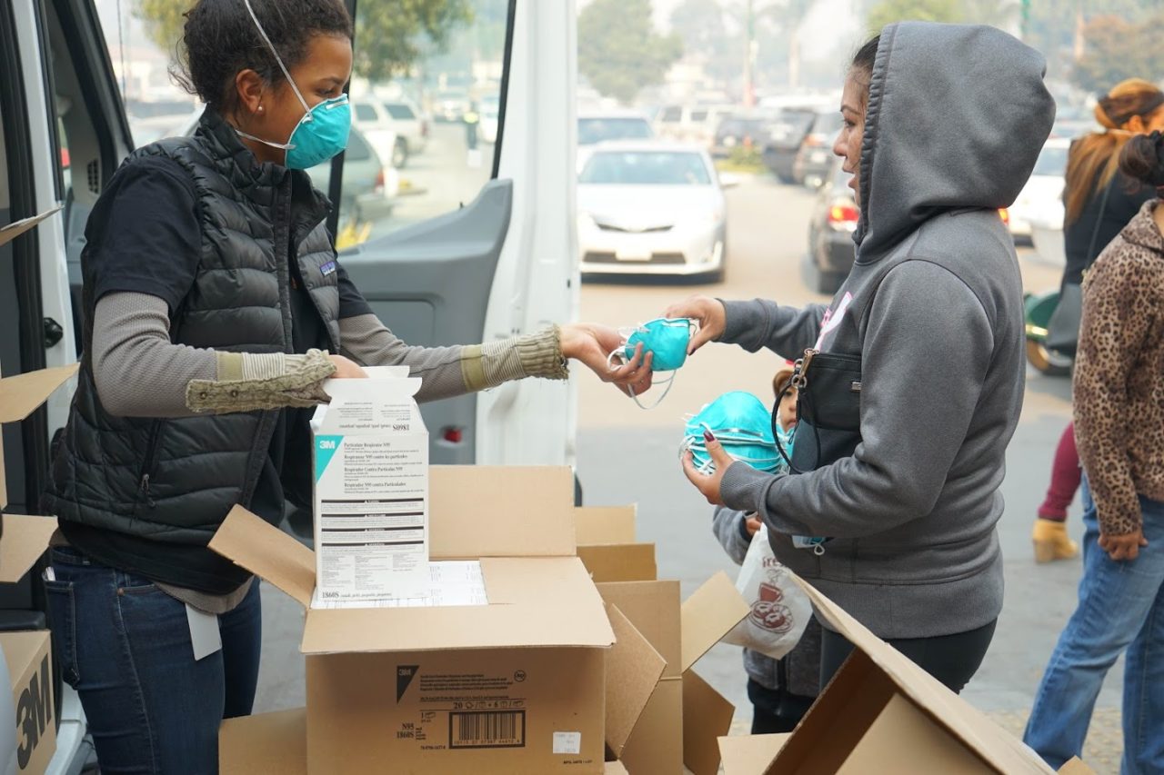 Direct Relief staff distribute masks to residents in Carpinteria during the Thomas Fire (photo by Lara Cooper/Direct Relief)