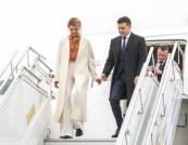 Шик первой леди Украины: Елена Зеленская выгуляла в Таллине пальто за 20 875 гривен (фото)