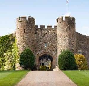 Image with missing alt attribute found on historic-uk.com