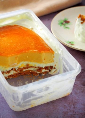 graham de leche in a plastic container