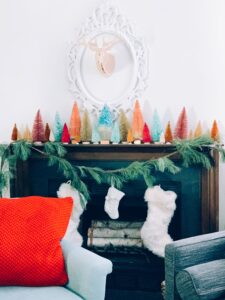 Creative Bottle Brush Tree Ideas kellyelko.com #christmascrafts #christmastrees #bottlebrushtrees #vintagechristmas #christmasdiy #christmasideas #kellyelko