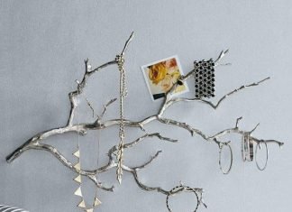 necklace organizer