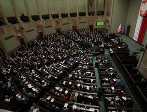Sejm uchwalił ustawę o&nbsp;dodatkowych 2 mld zł na NFZ
