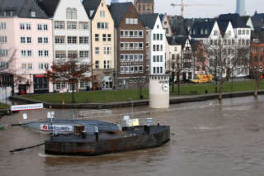 Hochwasser des Rheins in Höhe des Kölner Pegels im Januar 2011, &copy; Stadt Köln