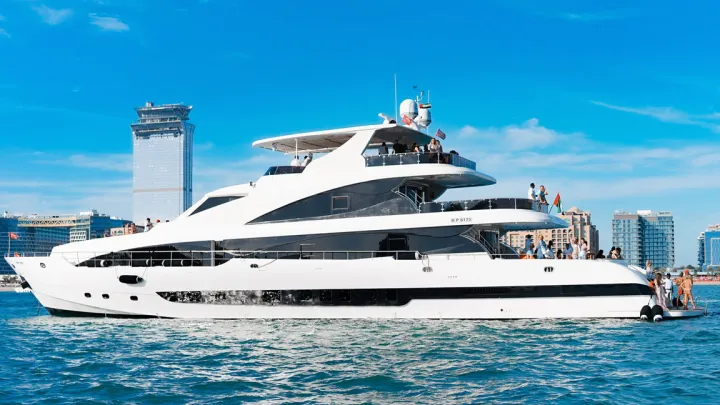 Dubai sunset and dinner cruise bar