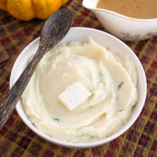 Easy Garlic Cauliflower Mash | Yup, it's Vegan